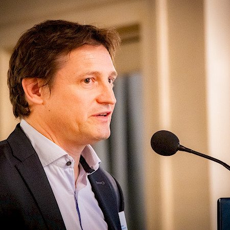 PD Dr. med. Thomas Giesen, Centre manoegomito c/o Clinica Ars Medica, Gravesano