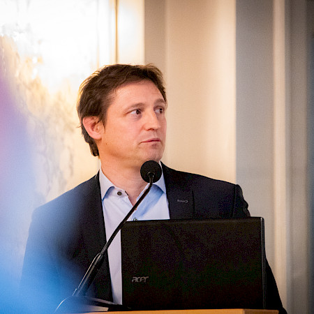 PD Dr. med. Thomas Giesen, Centre manoegomito c/o Clinica Ars Medica, Gravesano