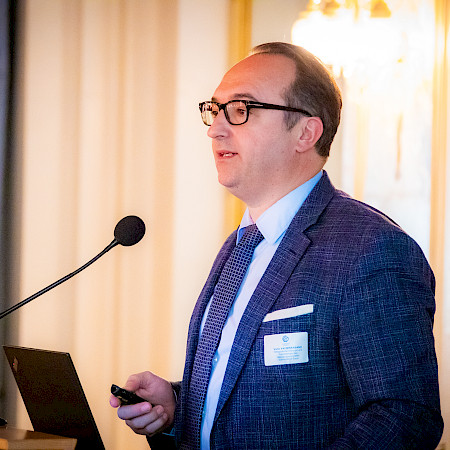 Prof. Victor Valderrabano, Schmerzklinik Basel, Basel and Privatklinik Obach, Solothurn