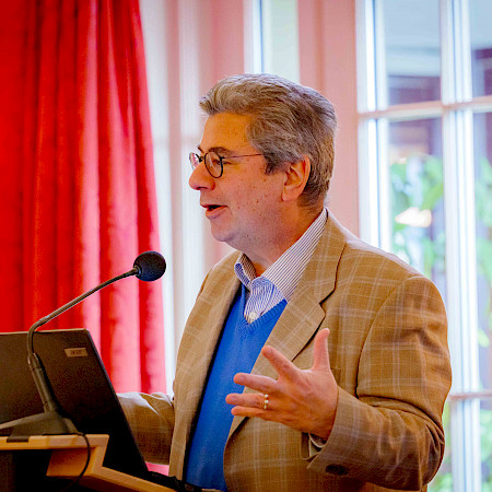 Prof Dr méd. Esat Mahmut Özsahin, Président Rare Cancer Network Médecin Chef, Service de Radio-oncolgie, CHUV Lausanne et Université de Lausanne (UNIL)
