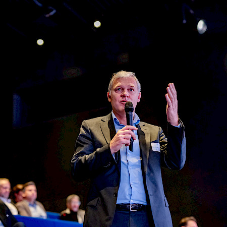 Prof Dr Loïc Lang-Lazdunski, Thoracic Surgeon, Clinique de Genolier