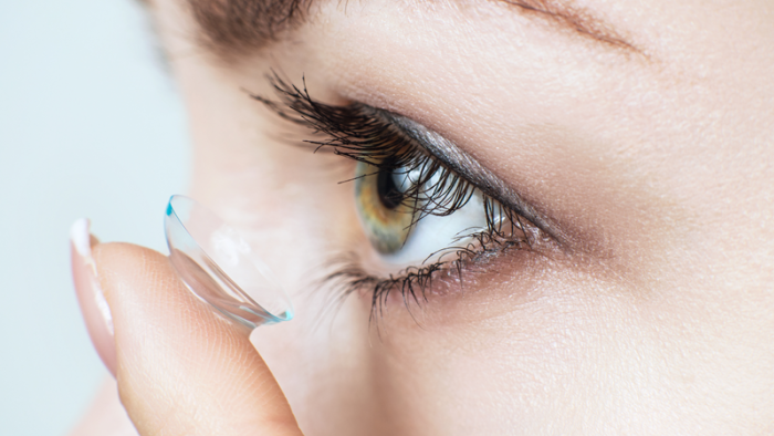 Contact lenses: proper hygiene and care | Swiss Medical Network